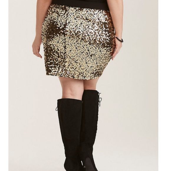 Torrid Gold sequins mini skirt - Picture 2 of 3